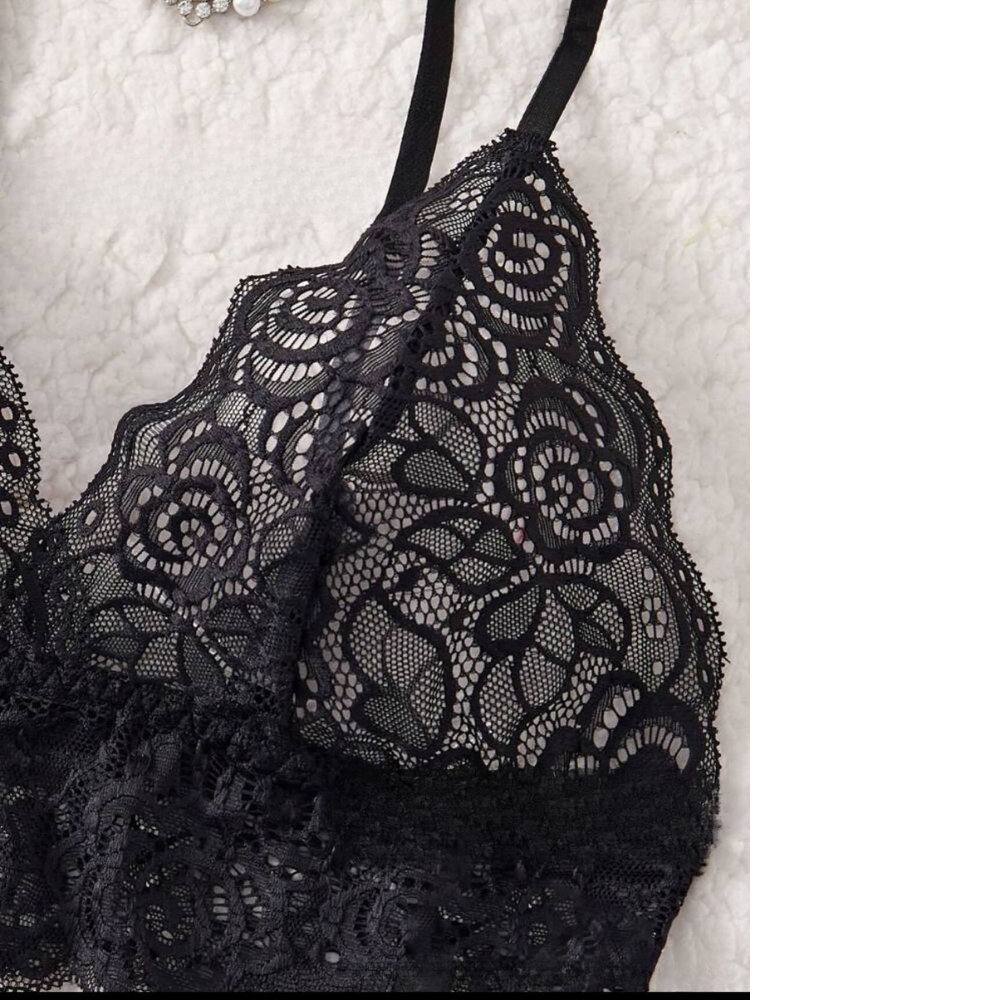 Completo vestaglia e camicia da notte in raso con spalline in corda, dettagli in pizzo sul petto e sulla schiena
