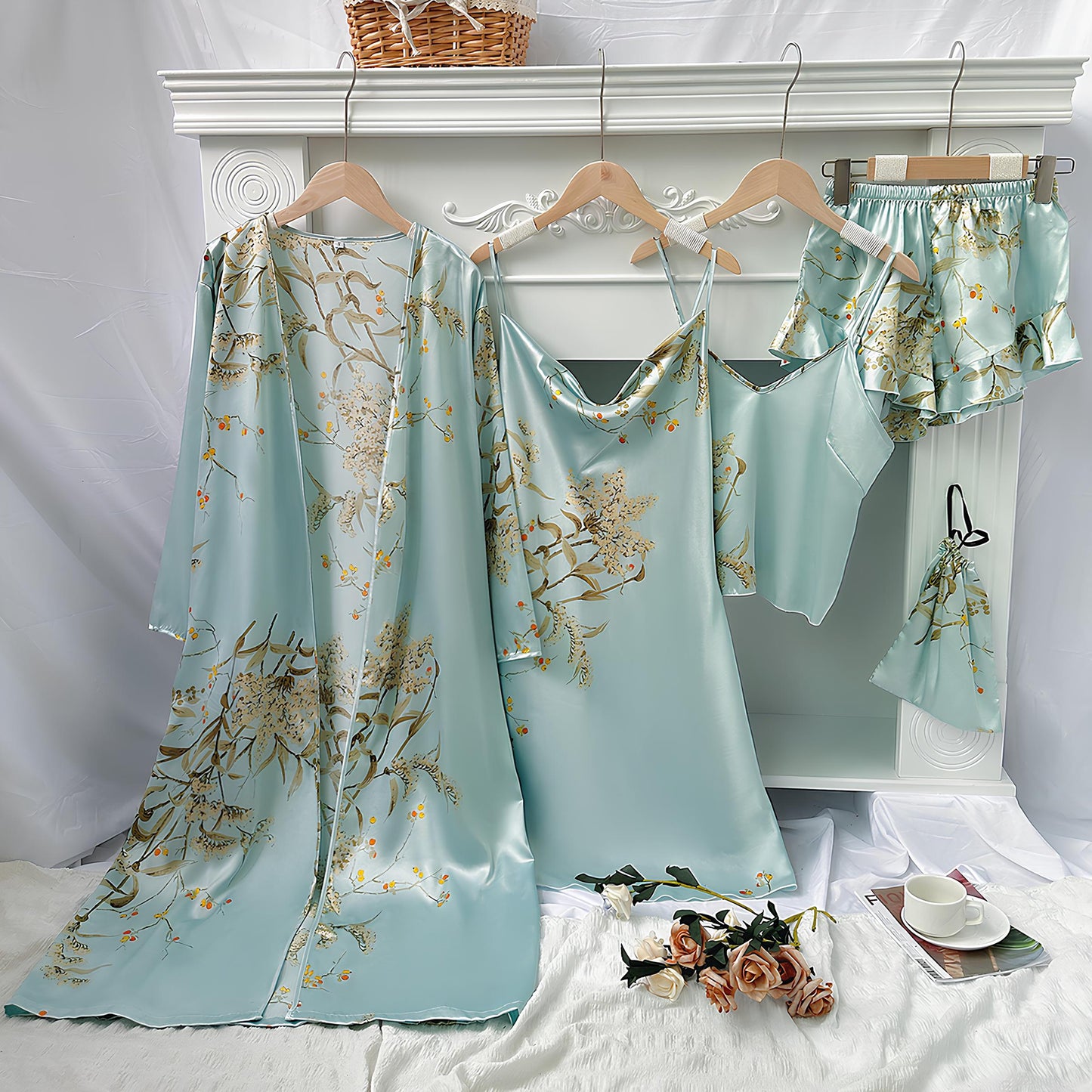 Blumenmuster-Satin-Negligé- und Morgenmantel-Set mit dünnen Trägern
