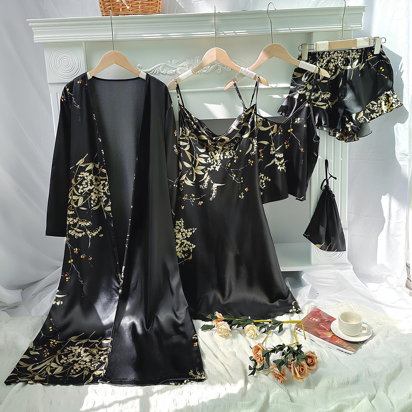 Blumenmuster-Satin-Negligé- und Morgenmantel-Set mit dünnen Trägern