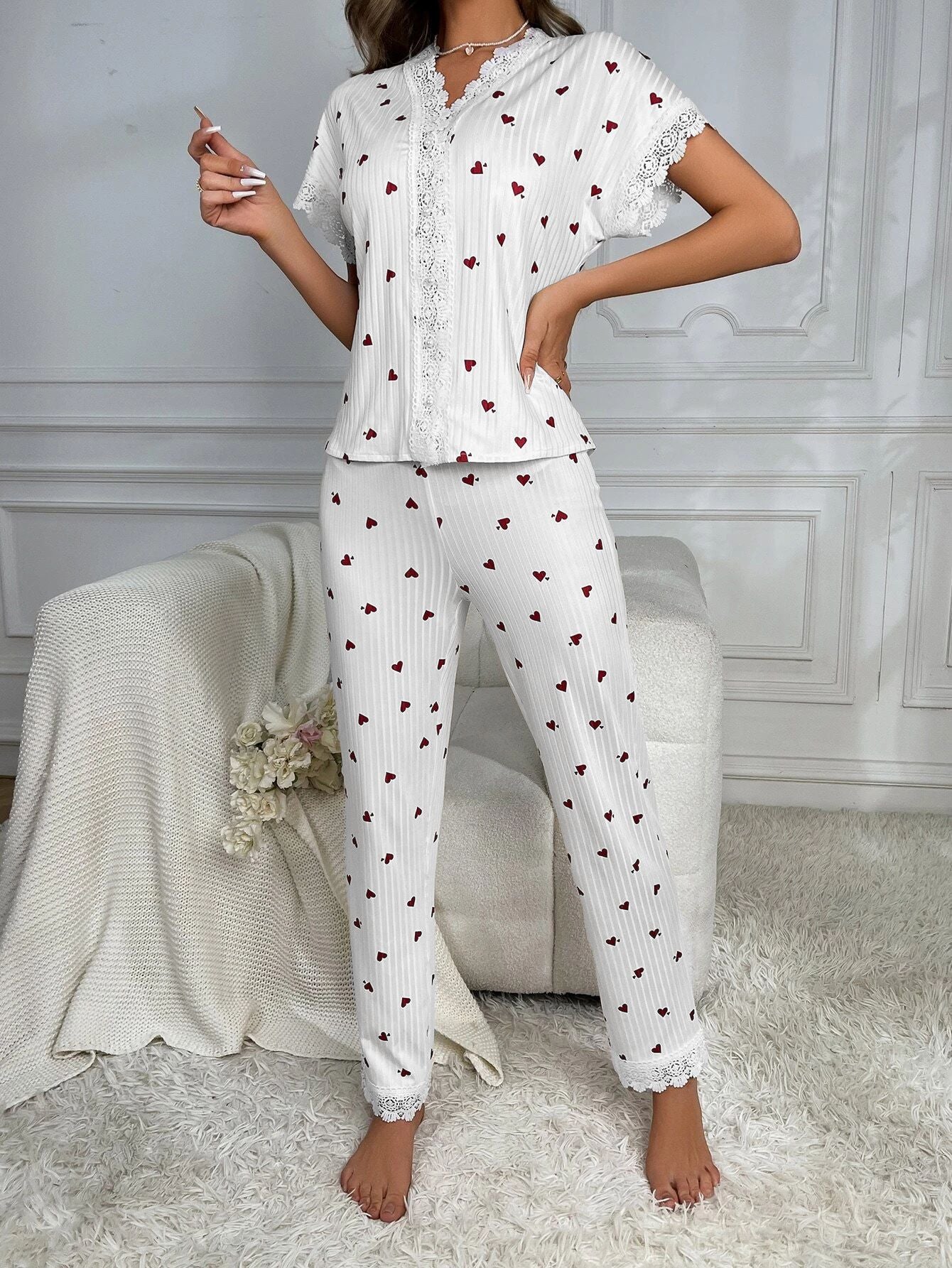 Pigiama completo con pantaloncini a maniche corte con dettagli tascabili