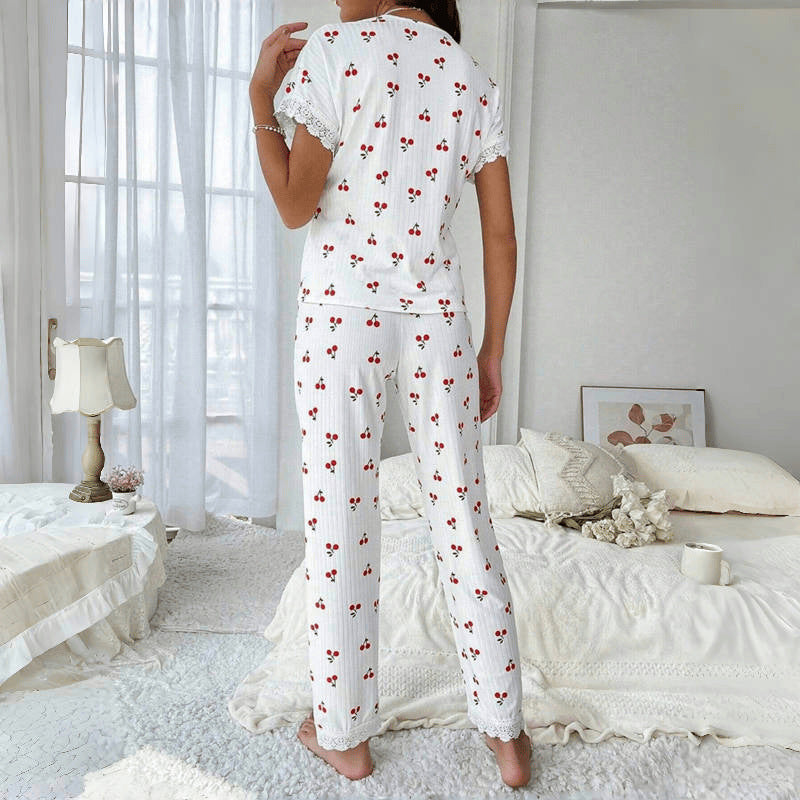 Pigiama completo con pantaloncini a maniche corte con dettagli tascabili