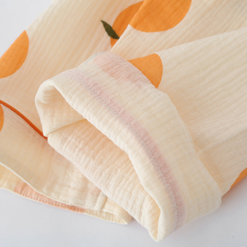 Negligé- und Morgenmantel-Set aus Satin mit Spitzen-Details, tiefem Dekolleté vorne und hinten sowie Spaghettiträgern