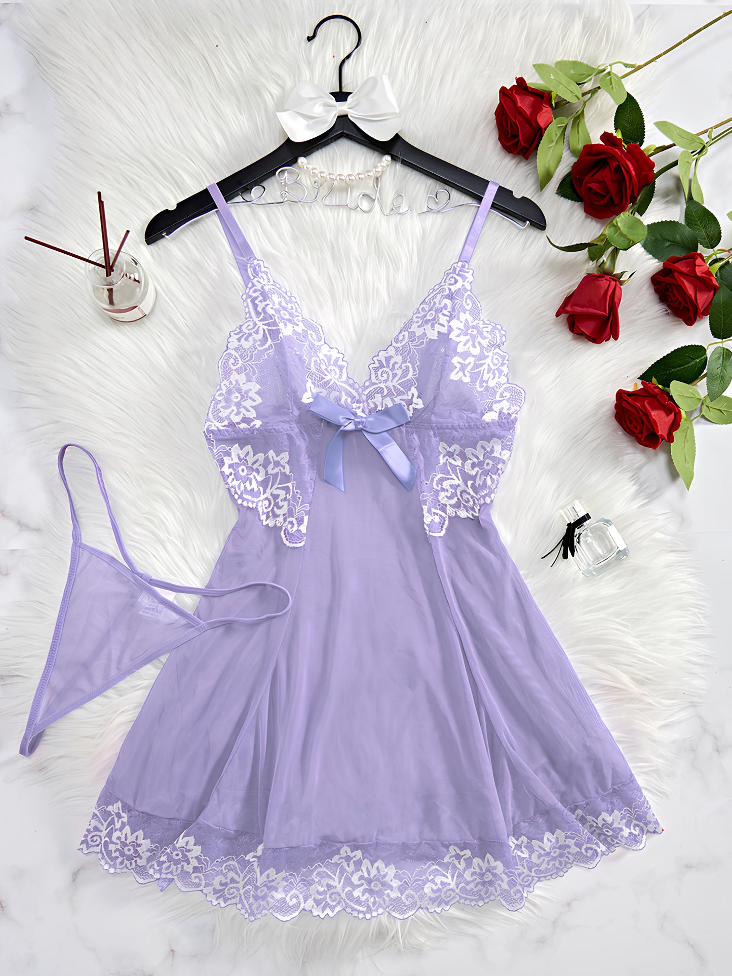 Negligé- und Morgenmantel-Set aus Satin mit Spitzen-Details, tiefem Dekolleté vorne und hinten sowie Spaghettiträgern