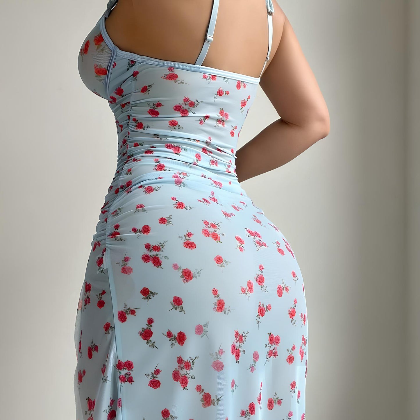 Negligé- und Morgenmantel-Set aus Satin mit Spitzen-Details, tiefem Dekolleté vorne und hinten sowie Spaghettiträgern