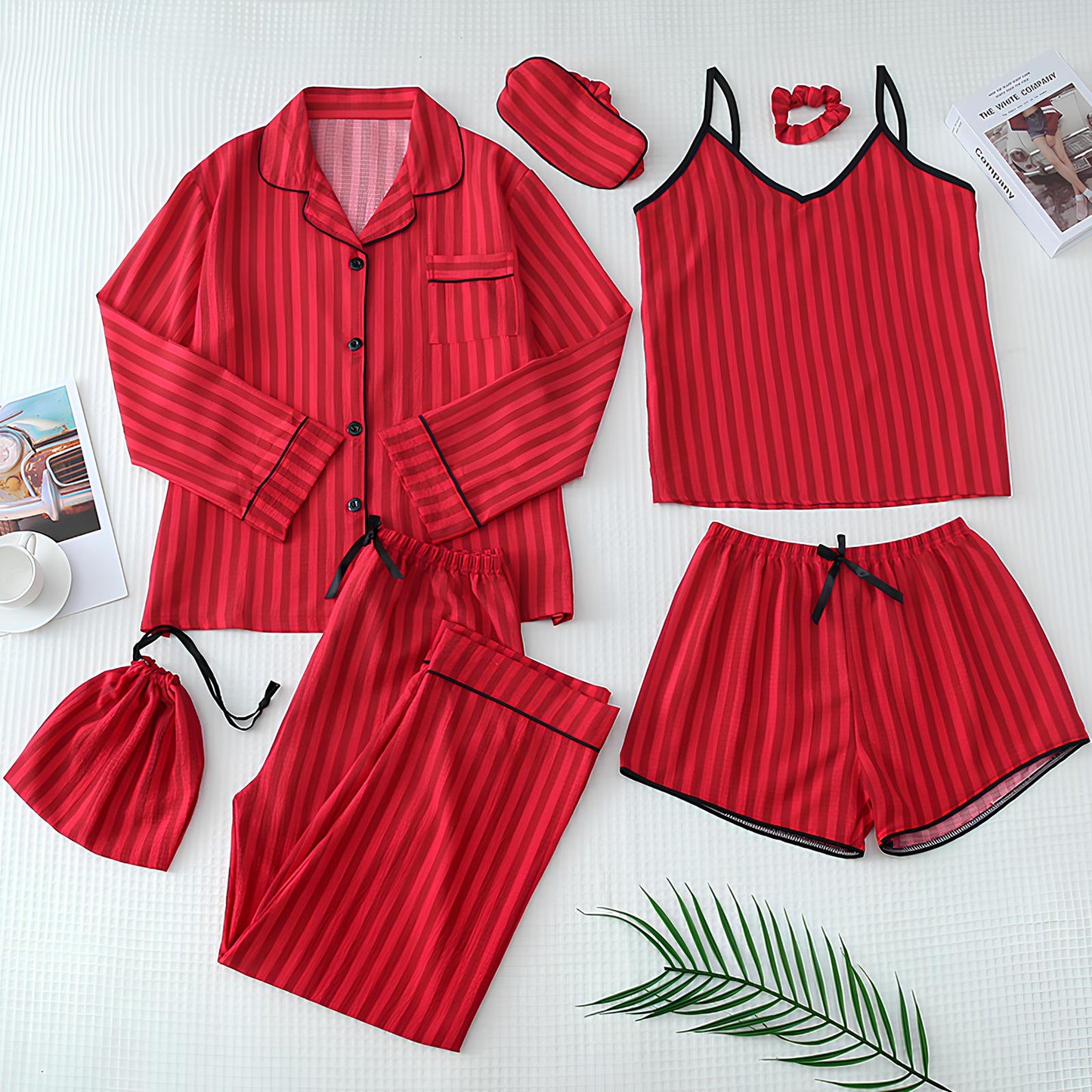Negligé- und Morgenmantel-Set aus Satin mit Spitzen-Details, tiefem Dekolleté vorne und hinten sowie Spaghettiträgern