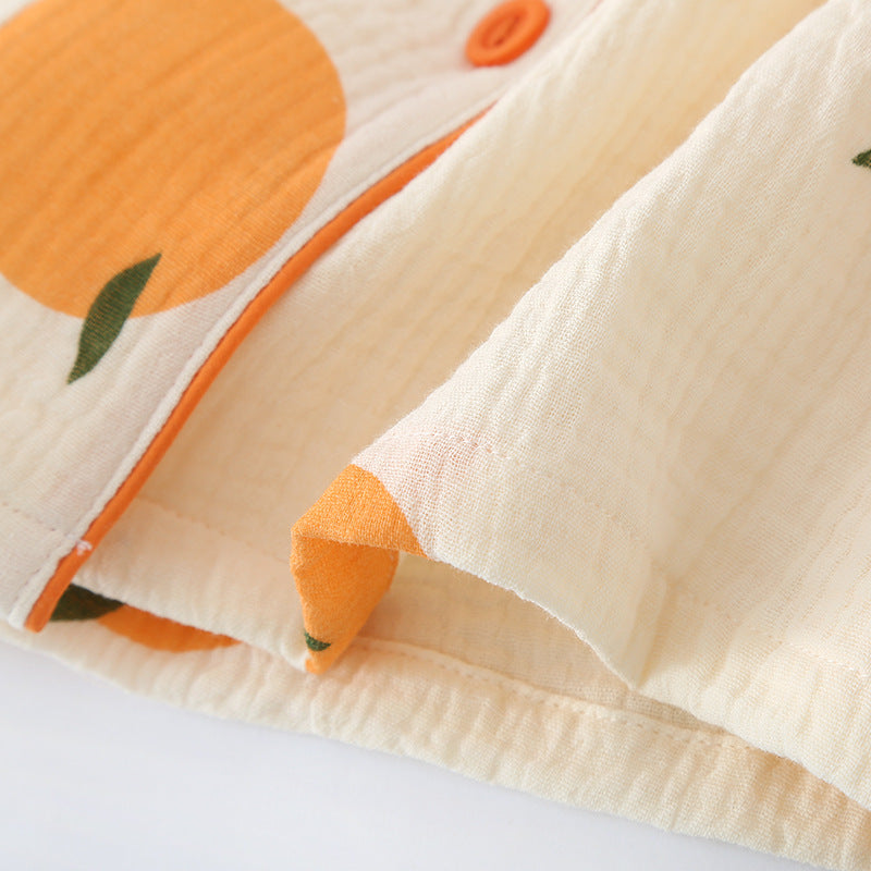 Negligé- und Morgenmantel-Set aus Satin mit Spitzen-Details, tiefem Dekolleté vorne und hinten sowie Spaghettiträgern