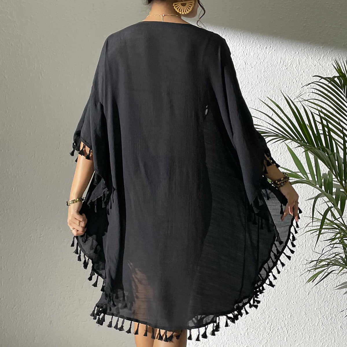 Completo vestaglia e camicia da notte in raso con spalline in corda, dettagli in pizzo sul petto e sulla schiena