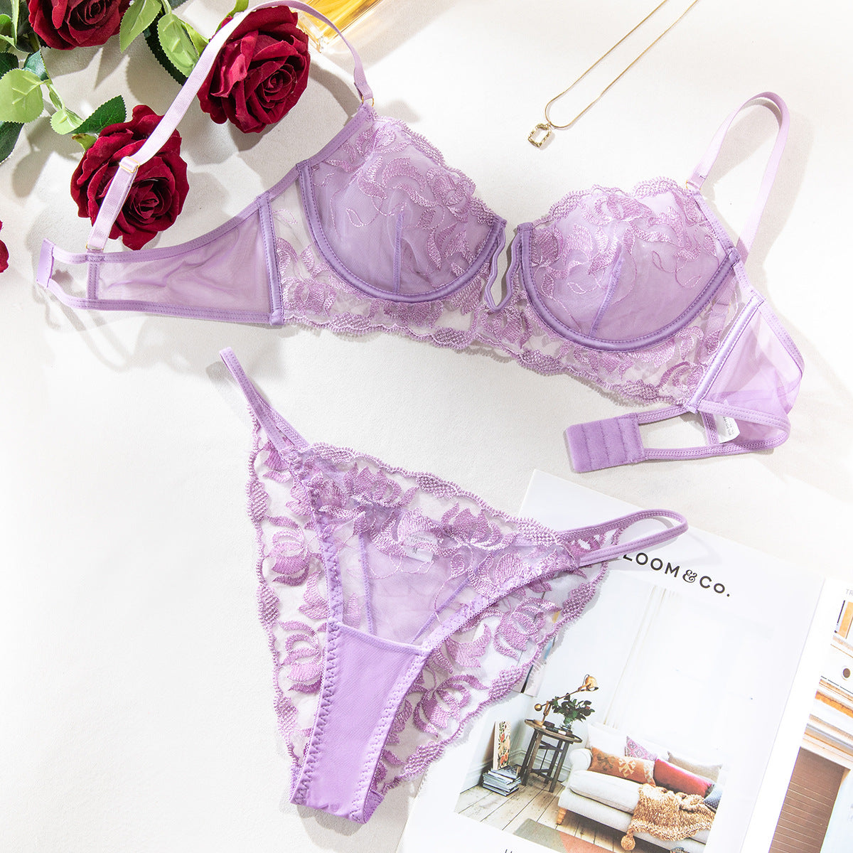 Satin-Nachthemd- und Morgenmantel-Set mit Spitzendetails und schmalen Trägern