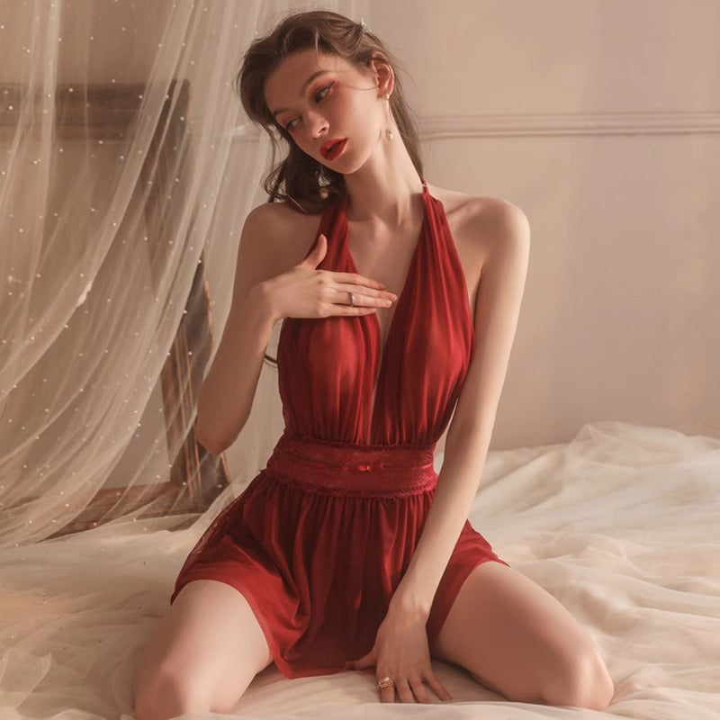Completo vestaglia e camicia da notte in raso con spalline in corda, dettagli in pizzo sul petto e sulla schiena