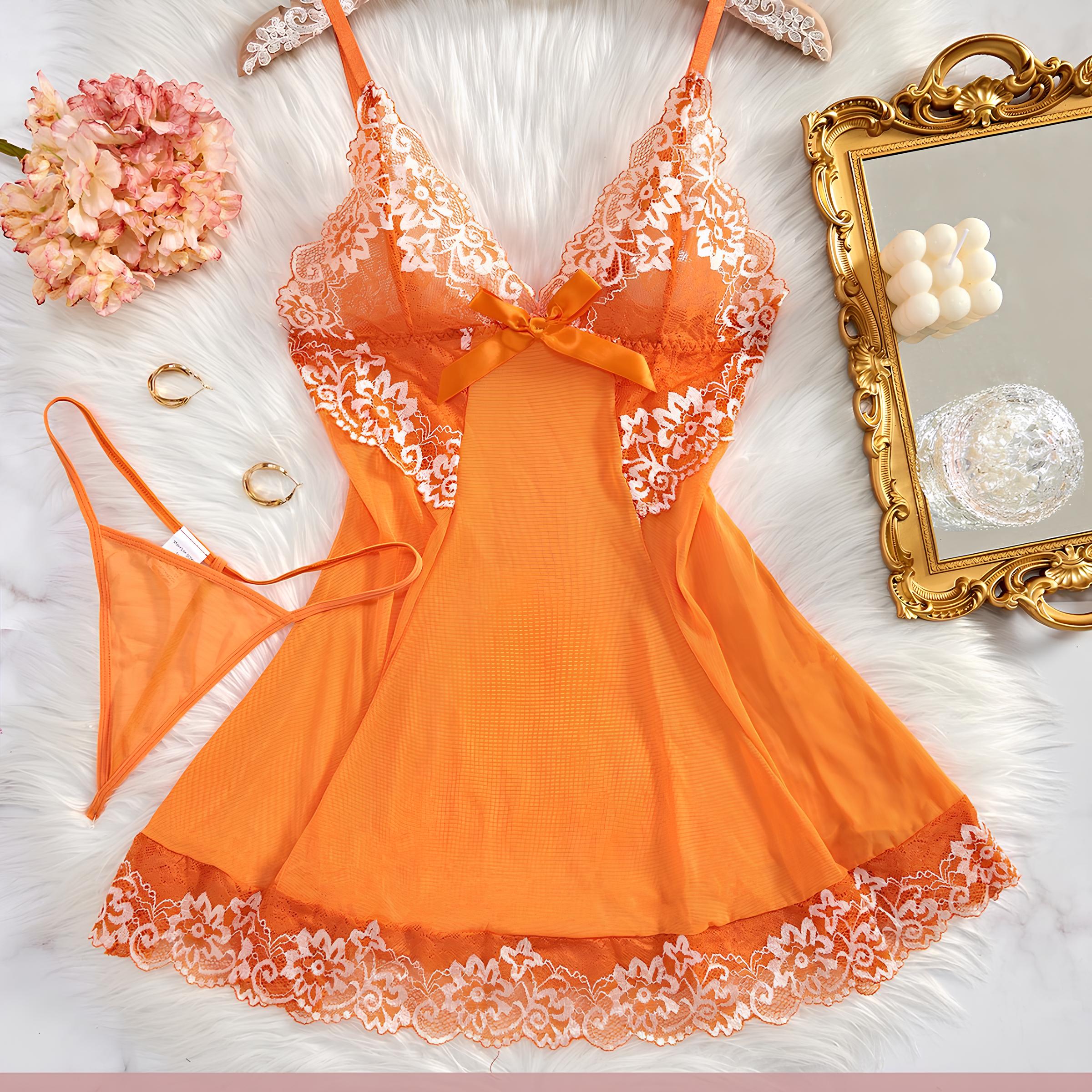 Negligé- und Morgenmantel-Set aus Satin mit Spitzen-Details, tiefem Dekolleté vorne und hinten sowie Spaghettiträgern