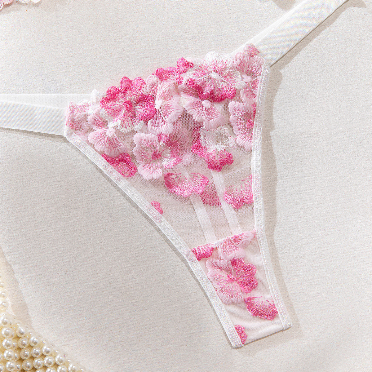 Satin-Nachthemd- und Morgenmantel-Set mit Spitzendetails und schmalen Trägern