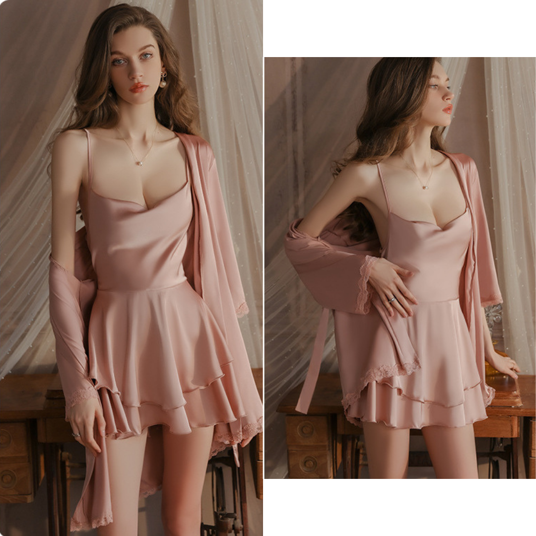 Mini camicia da notte e vestaglia in raso con dettaglio volant e spalline in corda sul retro