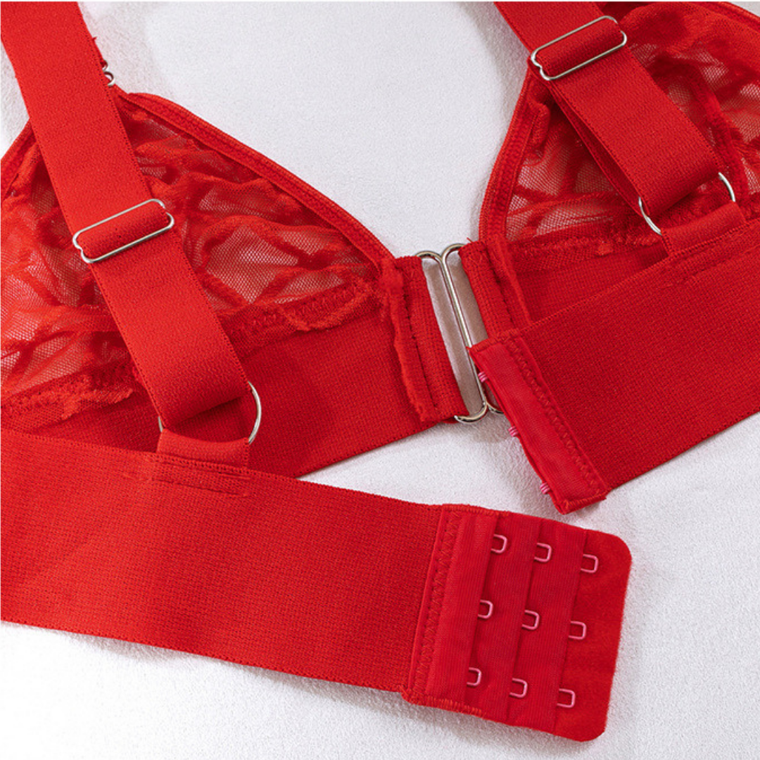 Completo vestaglia e camicia da notte in raso con spalline sottili e dettagli in pizzo