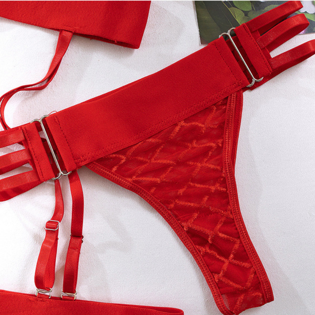 Completo vestaglia e camicia da notte in raso con spalline sottili e dettagli in pizzo