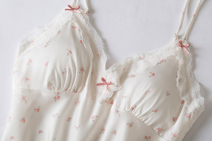 Negligé- und Morgenmantel-Set aus Satin mit Spitzen-Details, tiefem Dekolleté vorne und hinten sowie Spaghettiträgern