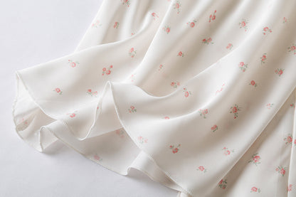Negligé- und Morgenmantel-Set aus Satin mit Spitzen-Details, tiefem Dekolleté vorne und hinten sowie Spaghettiträgern