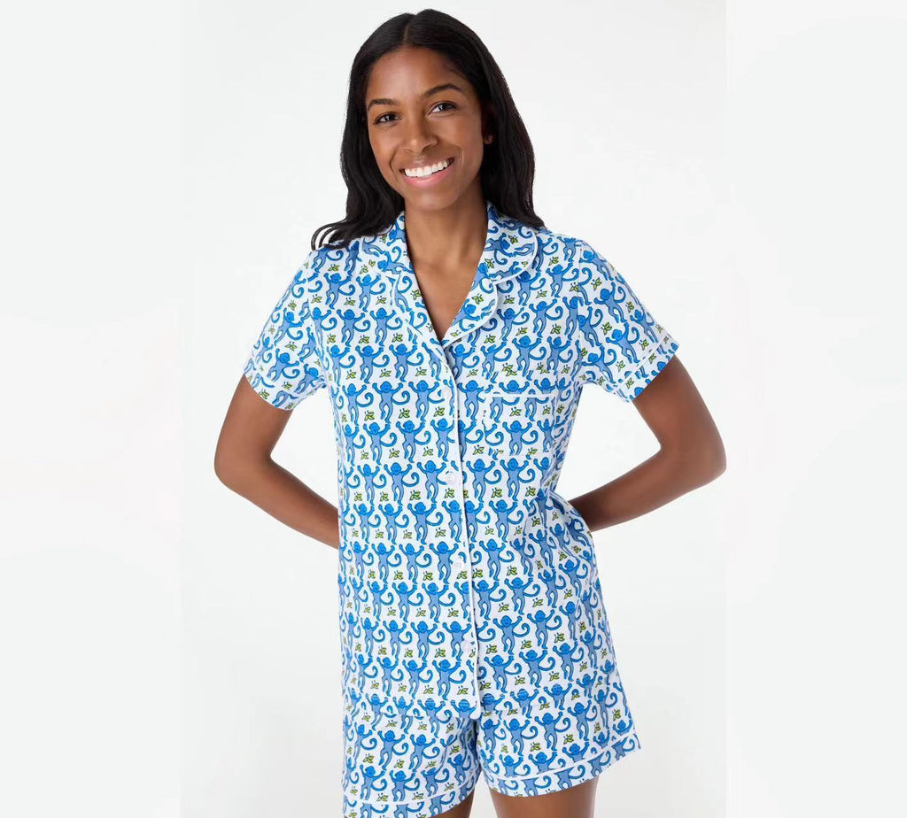 Completo vestaglia e camicia da notte in raso con spalline sottili e dettagli in pizzo