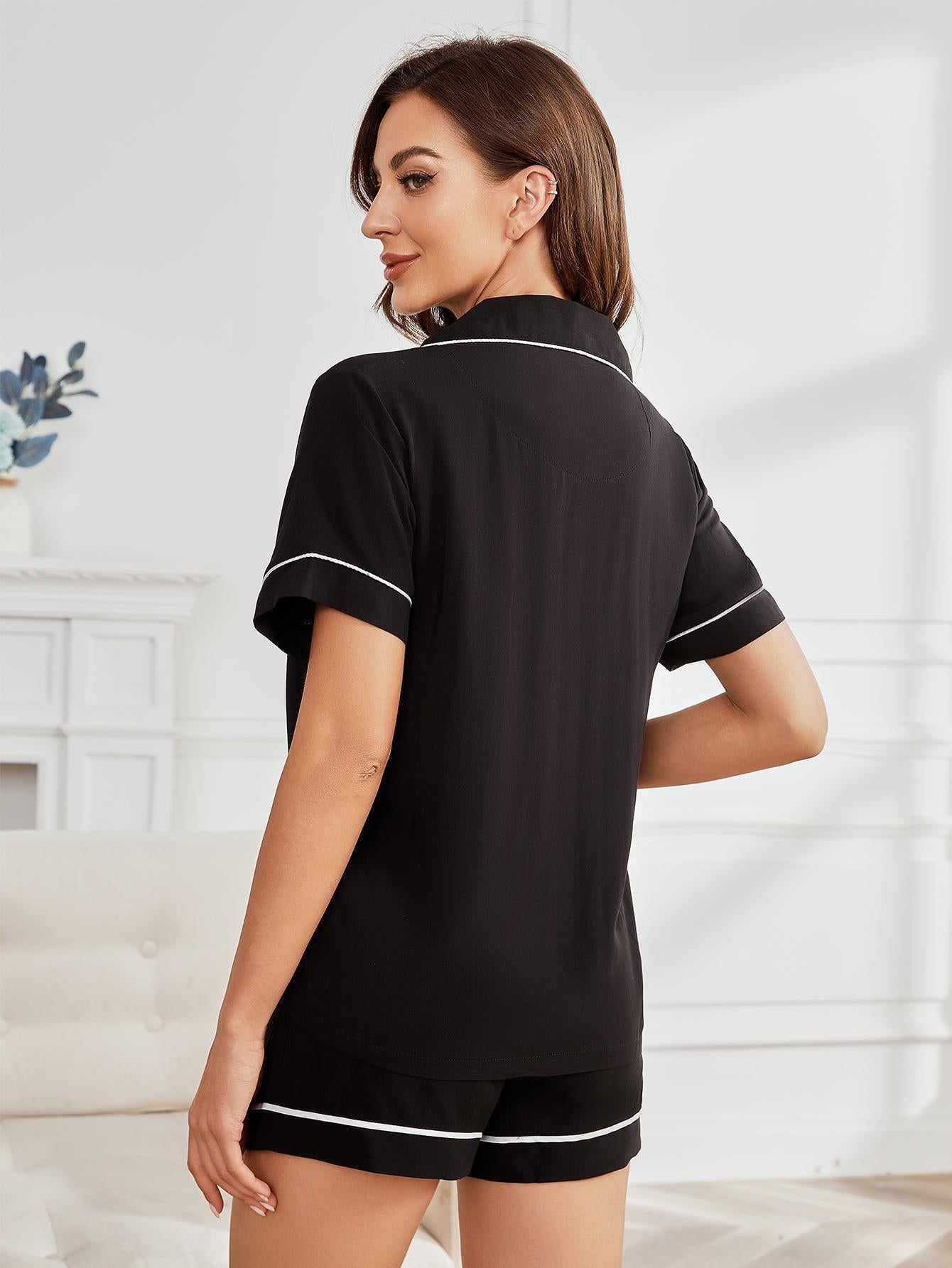 Kurzärmliges Pyjama-Set mit Shorts, Paspelierung und Brusttasche