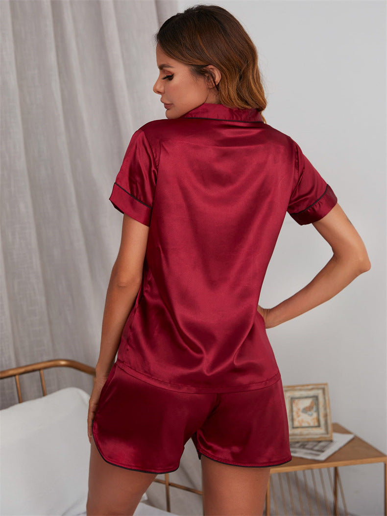 Completo vestaglia e camicia da notte in raso con spalline sottili e dettagli in pizzo