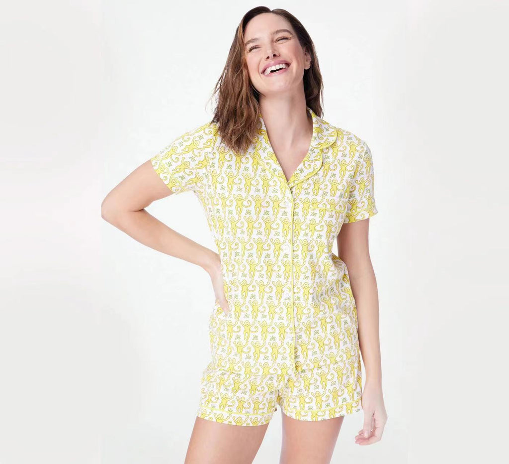 Completo vestaglia e camicia da notte in raso con spalline sottili e dettagli in pizzo