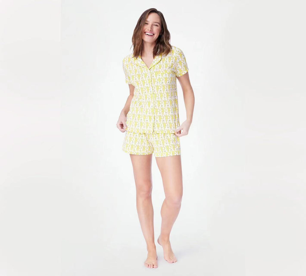 Completo vestaglia e camicia da notte in raso con spalline sottili e dettagli in pizzo