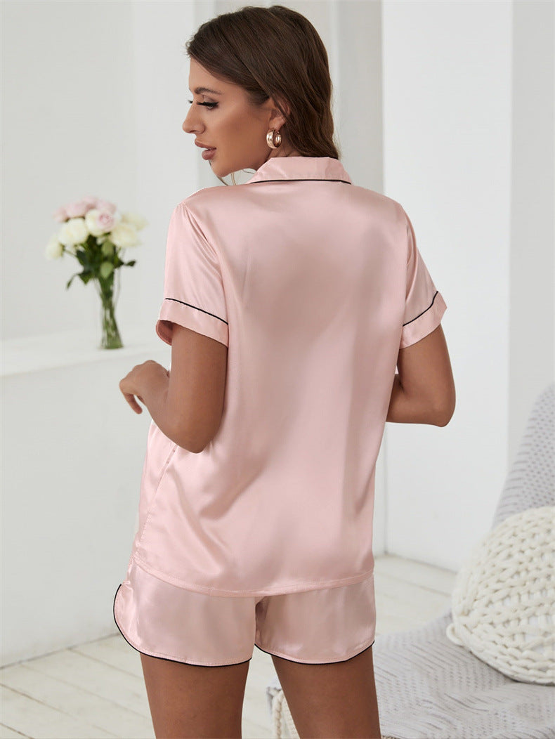 Completo vestaglia e camicia da notte in raso con spalline sottili e dettagli in pizzo