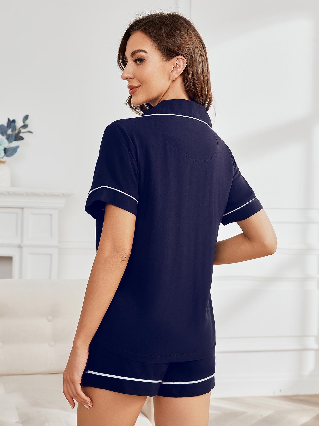 Kurzärmliges Pyjama-Set mit Shorts, Paspelierung und Brusttasche