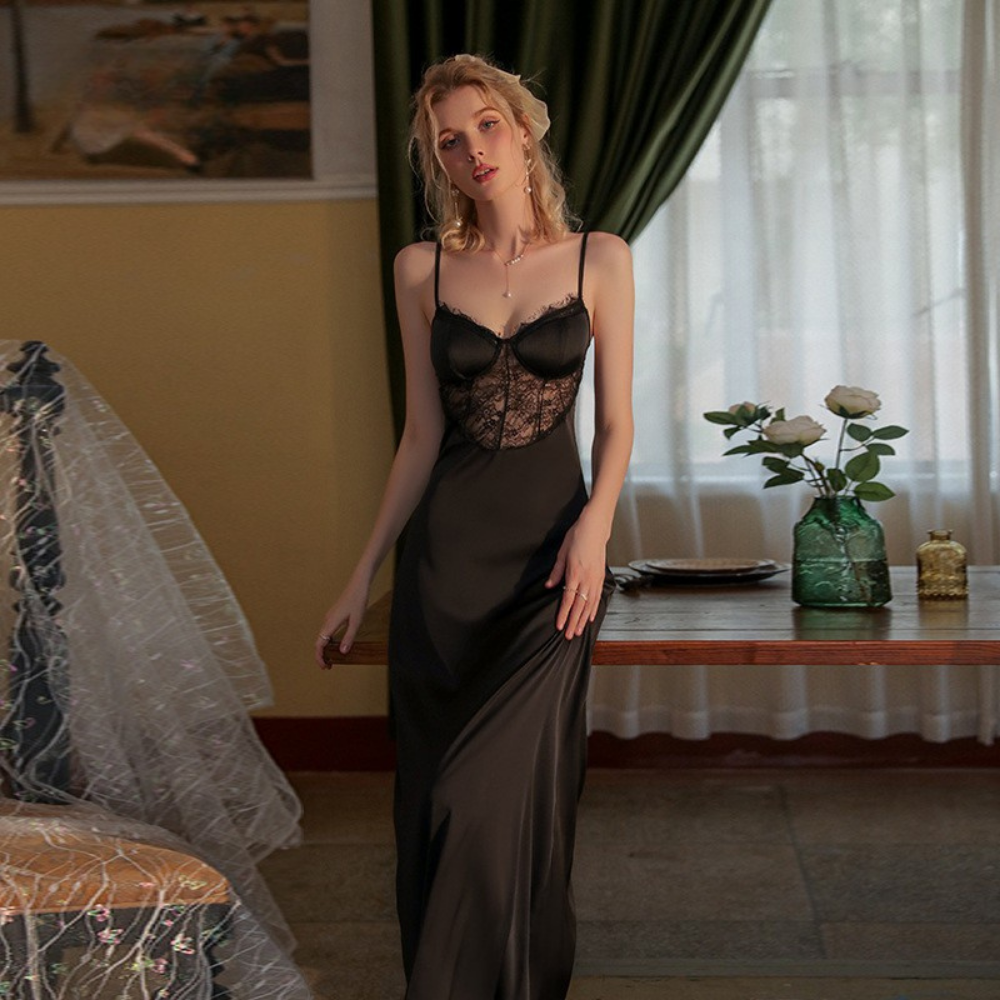 Transparente und Spitzen-Details mit Stäbchen Dünne Träger Lange Satin Negligé - Schwarz