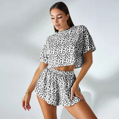 Kurzärmliges Pyjama-Set mit Shorts, Paspelierung und Brusttasche