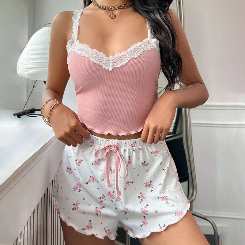 Pyjama-Set mit Blumenmuster, breiten Trägern und Spitzendetails