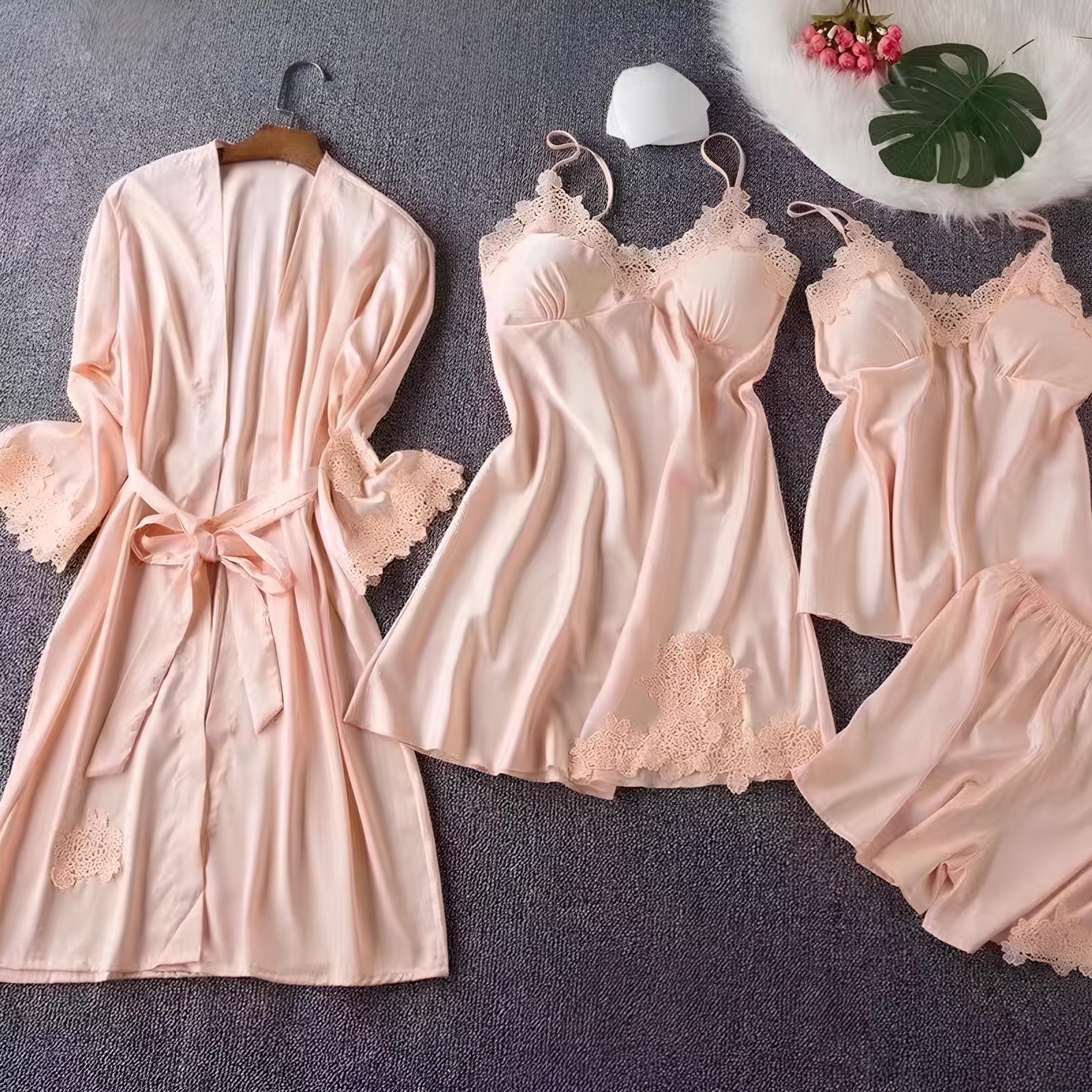Negligé- und Morgenmantel-Set aus Satin mit Spitzen-Details, tiefem Dekolleté vorne und hinten sowie Spaghettiträgern