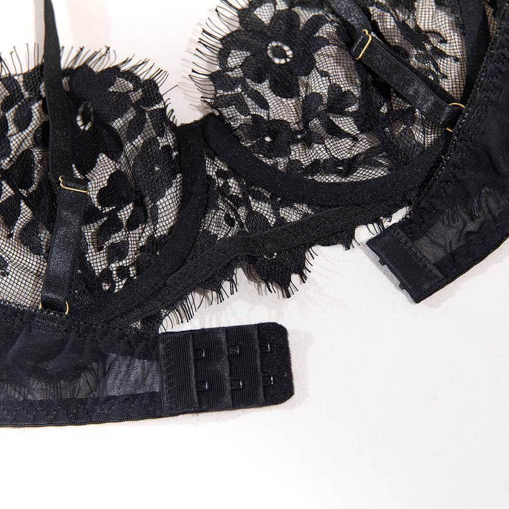Dentelle Élégante Bra & Tanga Takım