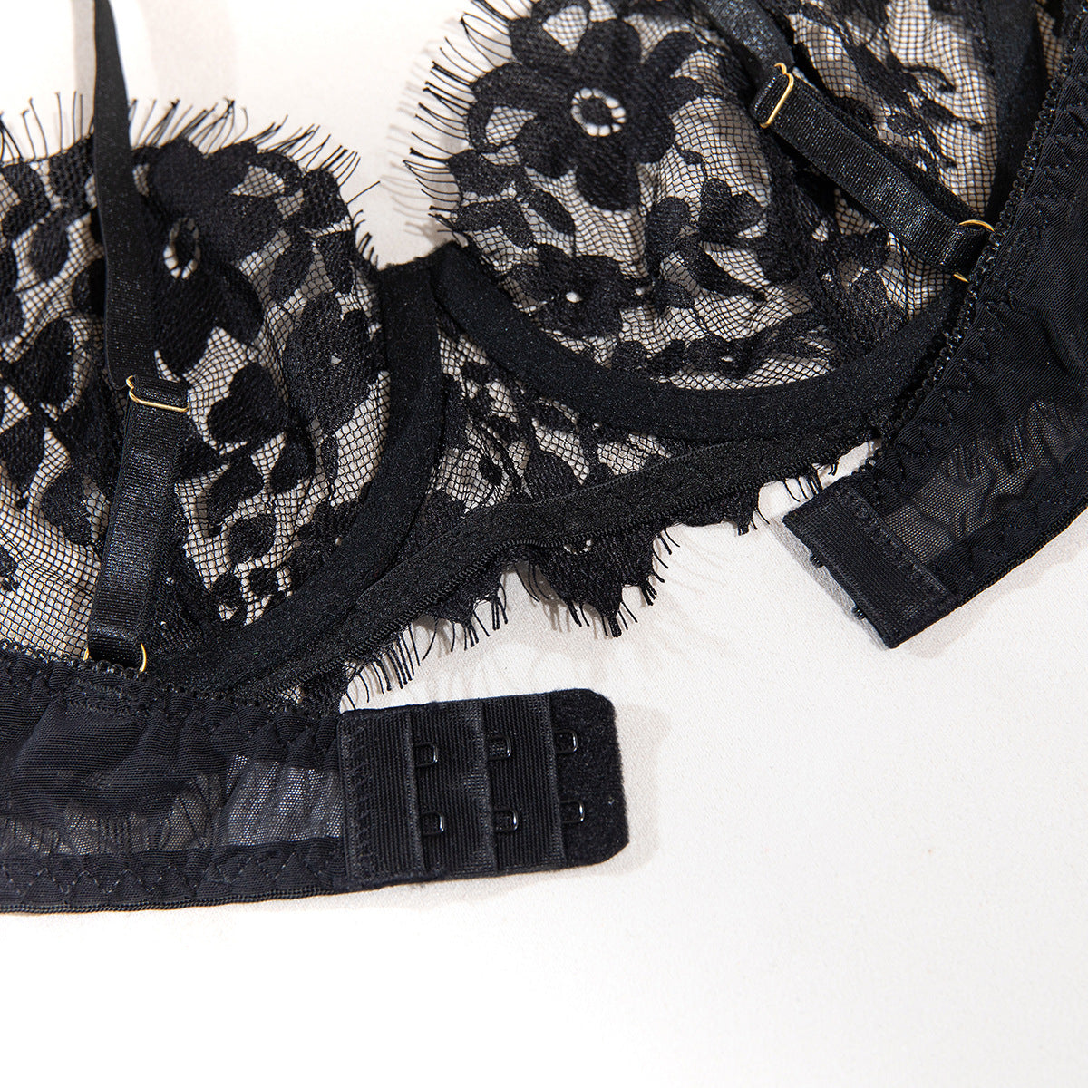 Dentelle Élégante Bra & Tanga Takım
