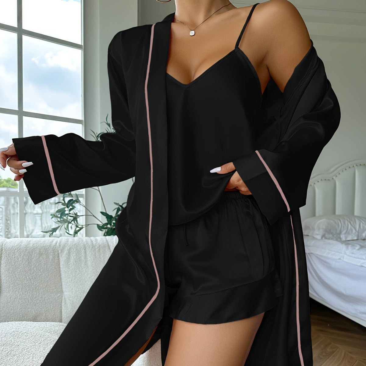Satin-Pyjama- und Morgenmantel-Set mit Shorts und Streifendetails