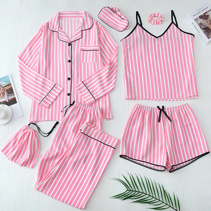 Negligé- und Morgenmantel-Set aus Satin mit Spitzen-Details, tiefem Dekolleté vorne und hinten sowie Spaghettiträgern