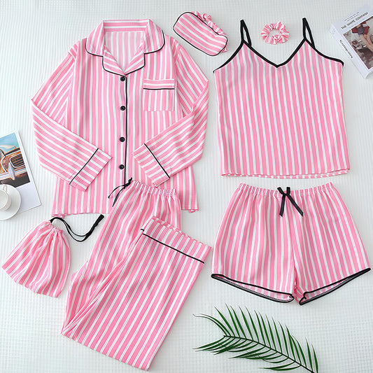 Negligé- und Morgenmantel-Set aus Satin mit Spitzen-Details, tiefem Dekolleté vorne und hinten sowie Spaghettiträgern