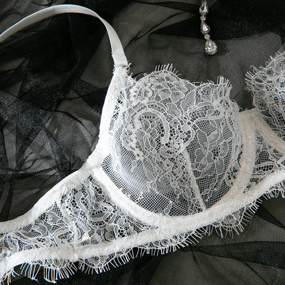 Satin-Nachthemd- und Morgenmantel-Set mit Spitzendetails und schmalen Trägern