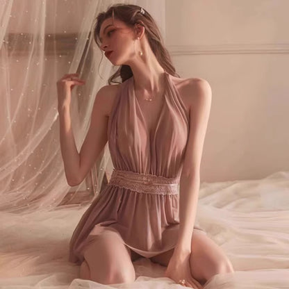 Completo vestaglia e camicia da notte in raso con spalline in corda, dettagli in pizzo sul petto e sulla schiena