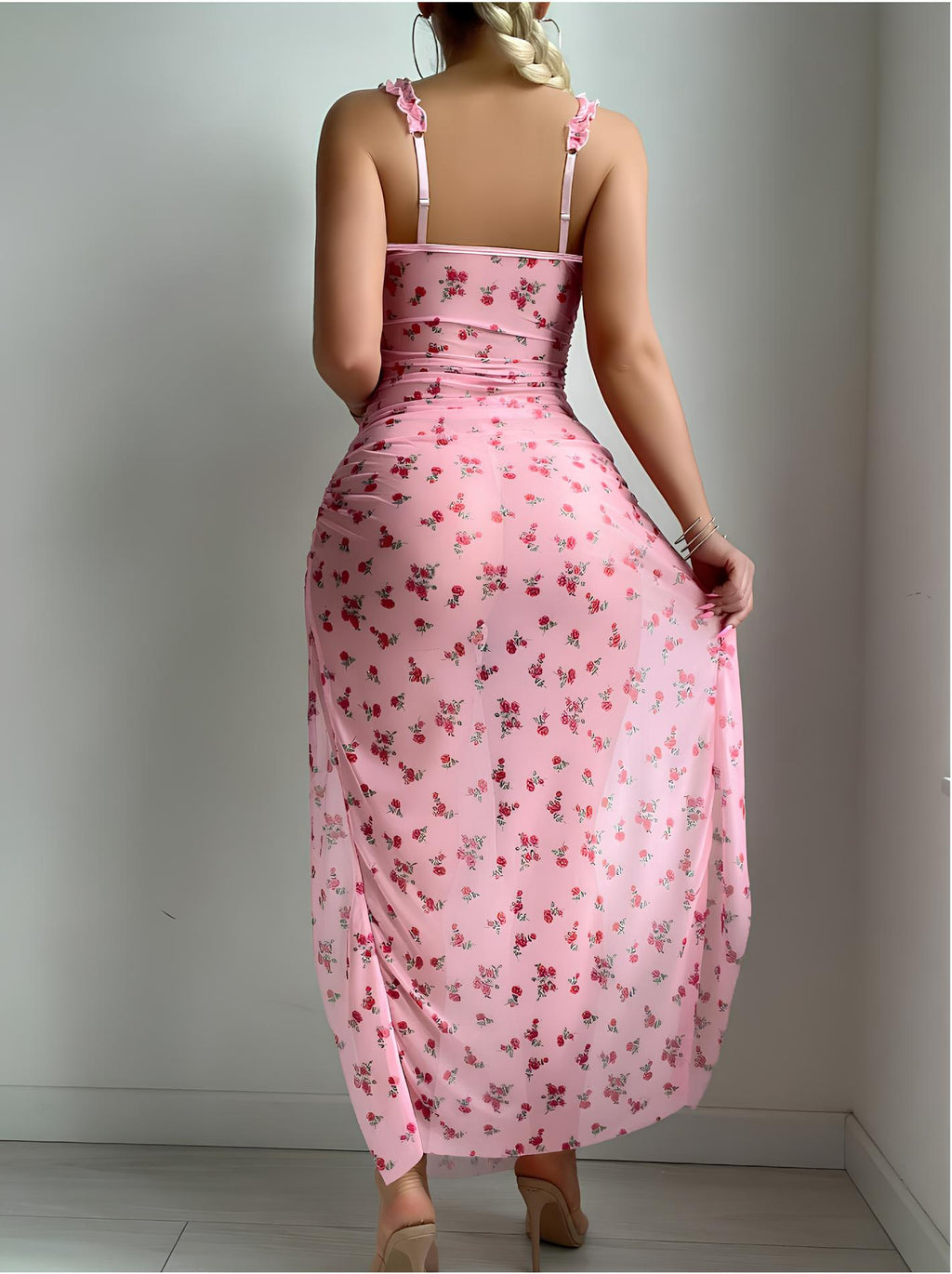 Negligé- und Morgenmantel-Set aus Satin mit Spitzen-Details, tiefem Dekolleté vorne und hinten sowie Spaghettiträgern