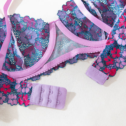 Satin-Nachthemd- und Morgenmantel-Set mit Spitzendetails und schmalen Trägern