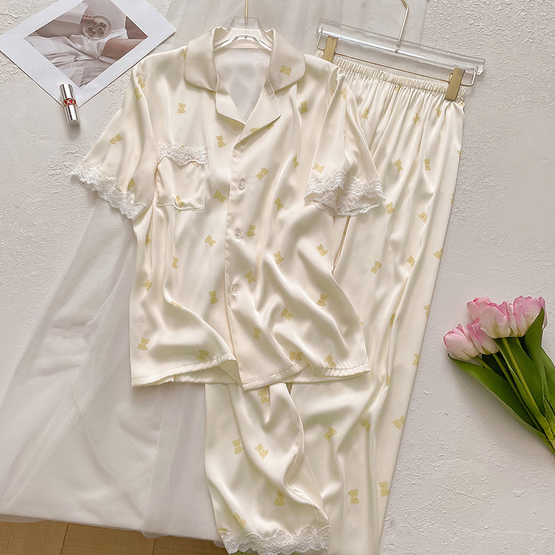 Negligé- und Morgenmantel-Set aus Satin mit Spitzen-Details, tiefem Dekolleté vorne und hinten sowie Spaghettiträgern
