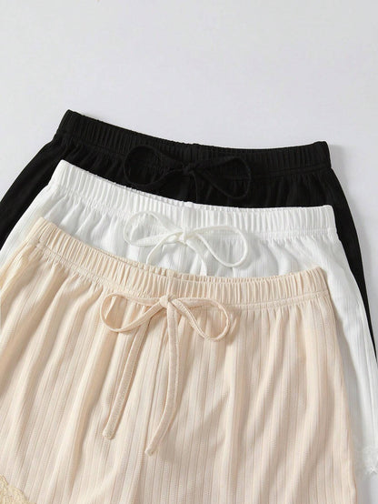 Negligé- und Morgenmantel-Set aus Satin mit Spitzen-Details, tiefem Dekolleté vorne und hinten sowie Spaghettiträgern