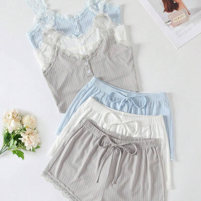 Negligé- und Morgenmantel-Set aus Satin mit Spitzen-Details, tiefem Dekolleté vorne und hinten sowie Spaghettiträgern