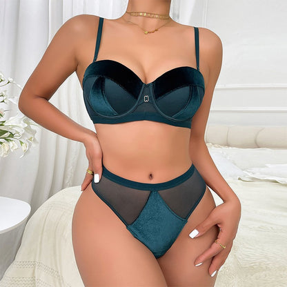 Satin-Nachthemd- und Morgenmantel-Set mit Spitzendetails und schmalen Trägern