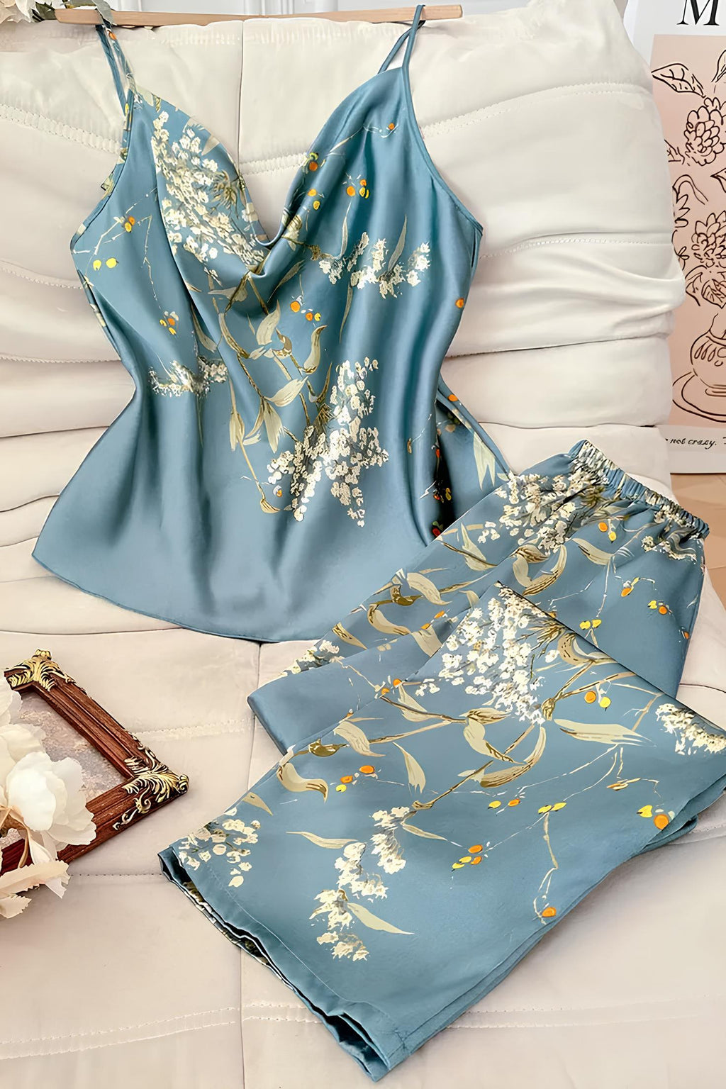Blumenmuster-Satin-Pyjama-Set mit dünnen Trägern